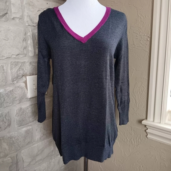 Pre Owned Gap Women's Gray V Neck Tunic Sweater Size XS - Picture 1 of 3